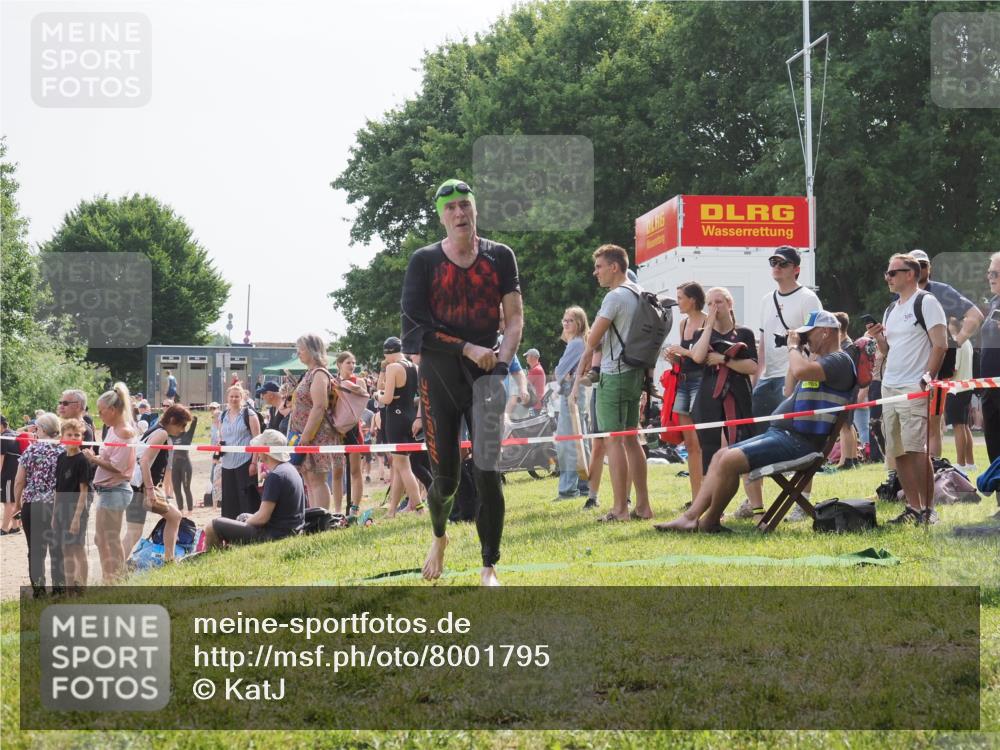 15.06.2025 - 27. Vierlanden-Triathlon KatJ http://msf.ph/oto/8001795 15.06.2025 09:57:51 Schwimmen 287, 291, 330, 340, 827 meine-sportfotos.de