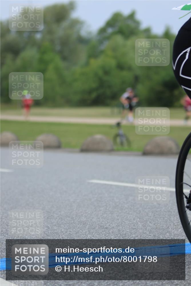 21.06.2025 - 27. Vierlanden-Triathlon H.Heesch http://msf.ph/oto/8001798 15.06.2025 12:39:16 Radfahren 945 meine-sportfotos.de