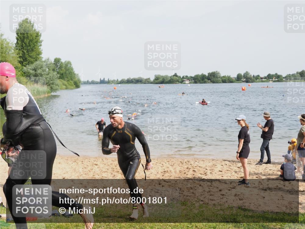 21.06.2025 - 27. Vierlanden-Triathlon MichiJ http://msf.ph/oto/8001801 15.06.2026 10:04:43 Schwimmen 390, 452 meine-sportfotos.de
