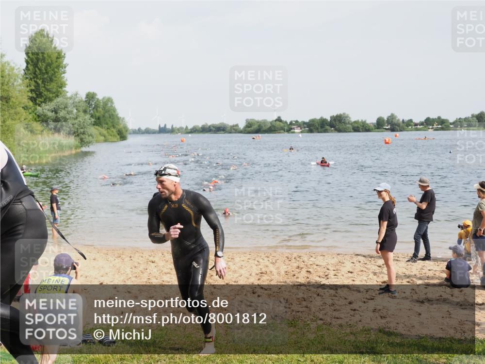 21.06.2025 - 27. Vierlanden-Triathlon MichiJ http://msf.ph/oto/8001812 15.06.2026 10:04:43 Schwimmen 390, 452 meine-sportfotos.de