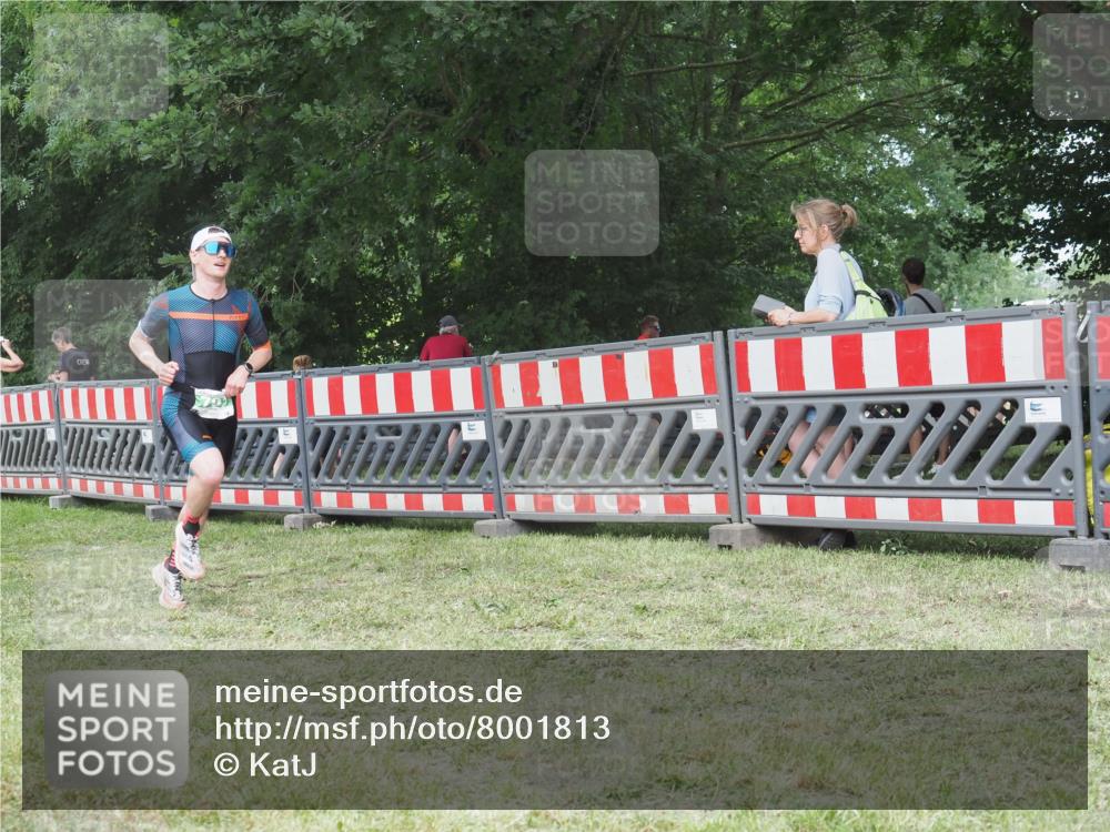 21.06.2025 - 27. Vierlanden-Triathlon KatJ http://msf.ph/oto/8001813 15.06.2025 12:55:51 Ziel 707, 730, 875 meine-sportfotos.de