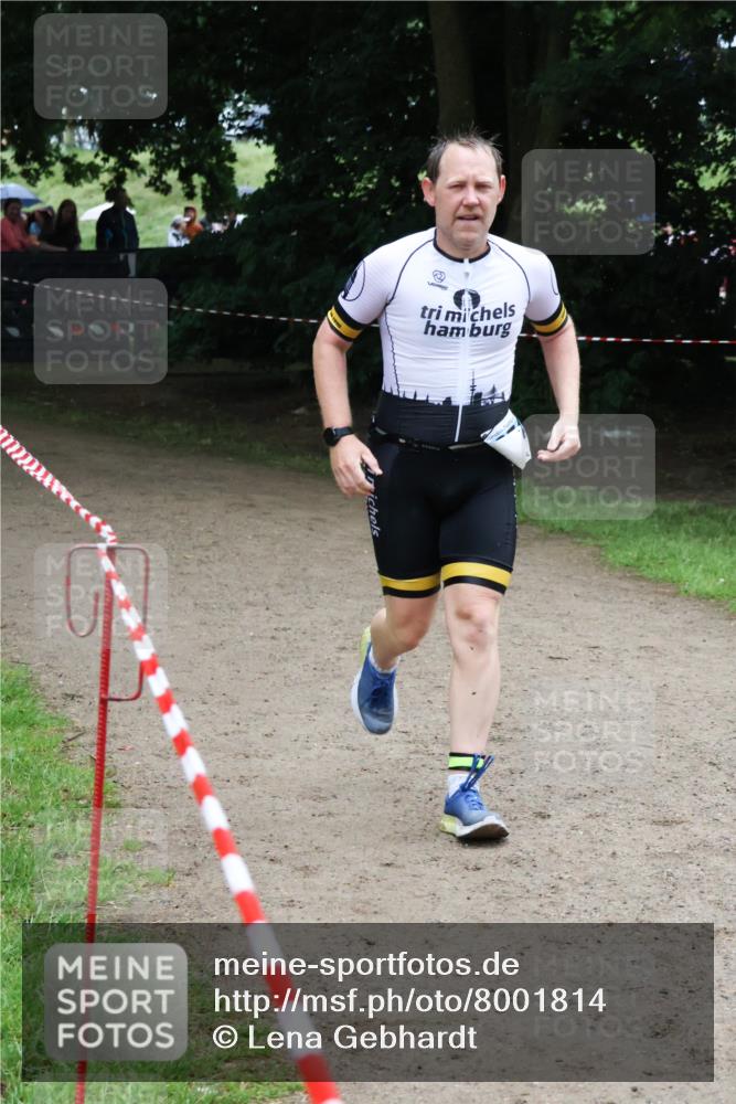 21.06.2025 - 27. Vierlanden-Triathlon Lena Gebhardt http://msf.ph/oto/8001814 15.06.2025 14:07:00 Laufen  meine-sportfotos.de