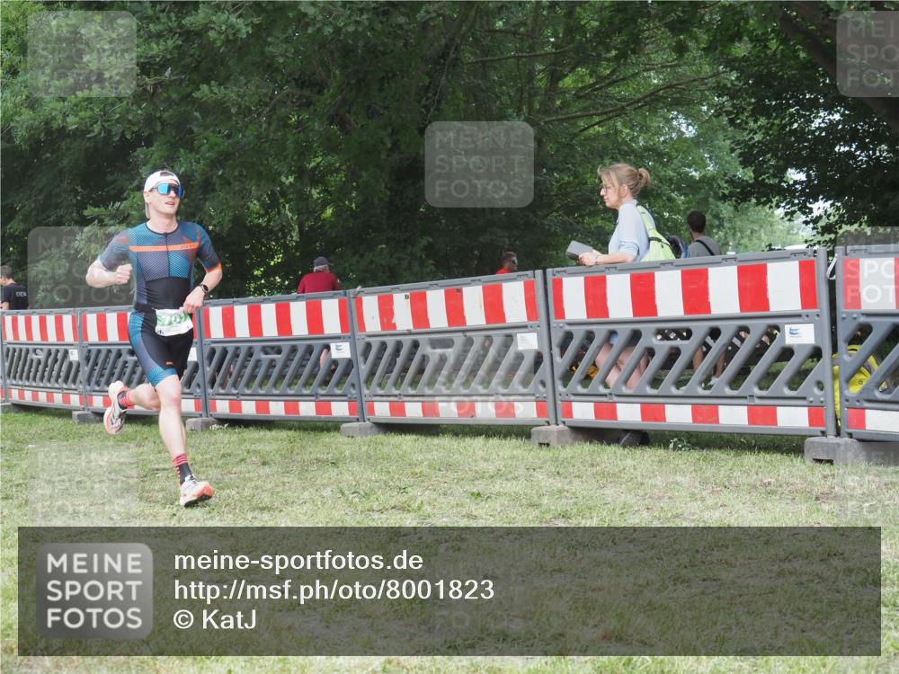 21.06.2025 - 27. Vierlanden-Triathlon KatJ http://msf.ph/oto/8001823 15.06.2025 12:55:51 Ziel 707, 730, 875 meine-sportfotos.de