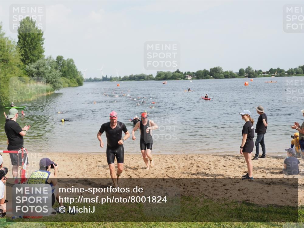21.06.2025 - 27. Vierlanden-Triathlon MichiJ http://msf.ph/oto/8001824 15.06.2026 10:04:52 Schwimmen 389, 400 meine-sportfotos.de