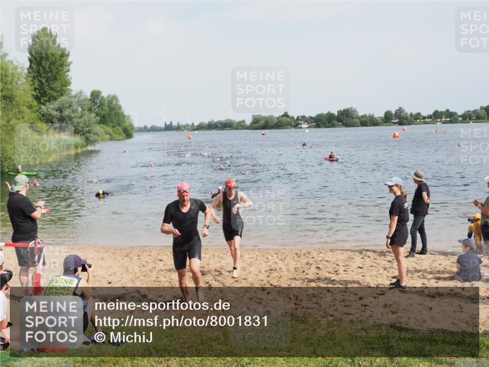 21.06.2025 - 27. Vierlanden-Triathlon MichiJ http://msf.ph/oto/8001831 15.06.2026 10:04:52 Schwimmen 389, 400 meine-sportfotos.de