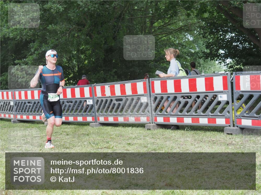21.06.2025 - 27. Vierlanden-Triathlon KatJ http://msf.ph/oto/8001836 15.06.2025 12:55:52 Ziel 6, 707, 730, 875 meine-sportfotos.de