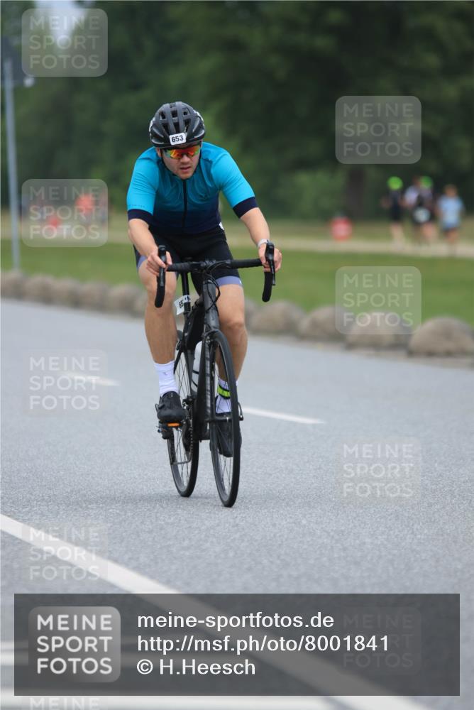 21.06.2025 - 27. Vierlanden-Triathlon H.Heesch http://msf.ph/oto/8001841 15.06.2025 12:39:36 Radfahren 653, 1085, 1086, 1087, 1088 meine-sportfotos.de