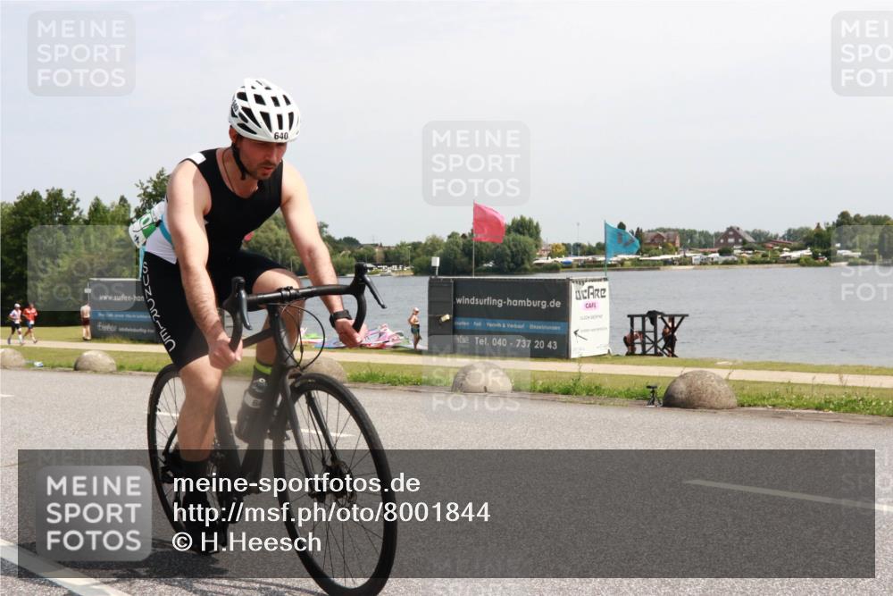 21.06.2025 - 27. Vierlanden-Triathlon H.Heesch http://msf.ph/oto/8001844 15.06.2025 11:46:30 Radfahren 640, 805 meine-sportfotos.de