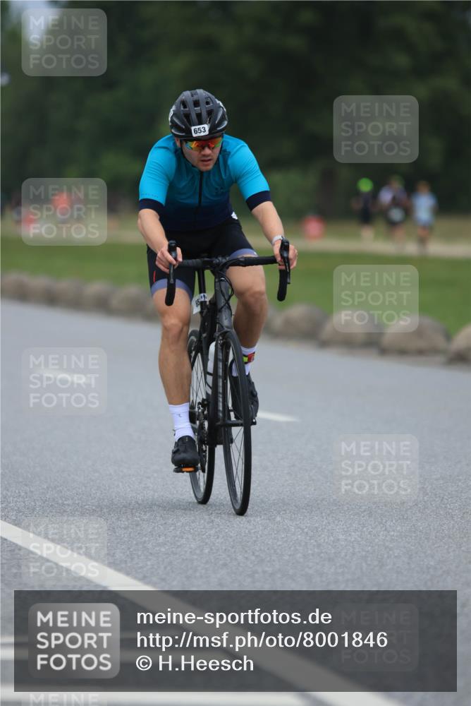 21.06.2025 - 27. Vierlanden-Triathlon H.Heesch http://msf.ph/oto/8001846 15.06.2025 12:39:36 Radfahren 653, 1085, 1086, 1087, 1088 meine-sportfotos.de