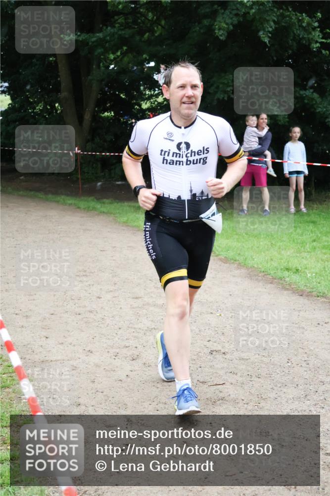21.06.2025 - 27. Vierlanden-Triathlon Lena Gebhardt http://msf.ph/oto/8001850 15.06.2025 14:07:01 Laufen  meine-sportfotos.de