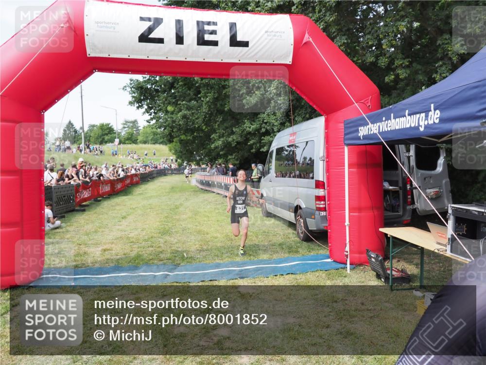 21.06.2025 - 27. Vierlanden-Triathlon MichiJ http://msf.ph/oto/8001852 15.06.2026 11:26:08 Ziel 469 meine-sportfotos.de