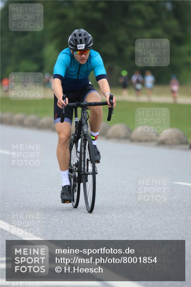 21.06.2025 - 27. Vierlanden-Triathlon H.Heesch http://msf.ph/oto/8001854 15.06.2025 12:39:36 Radfahren 653, 1085, 1086, 1087, 1088 meine-sportfotos.de