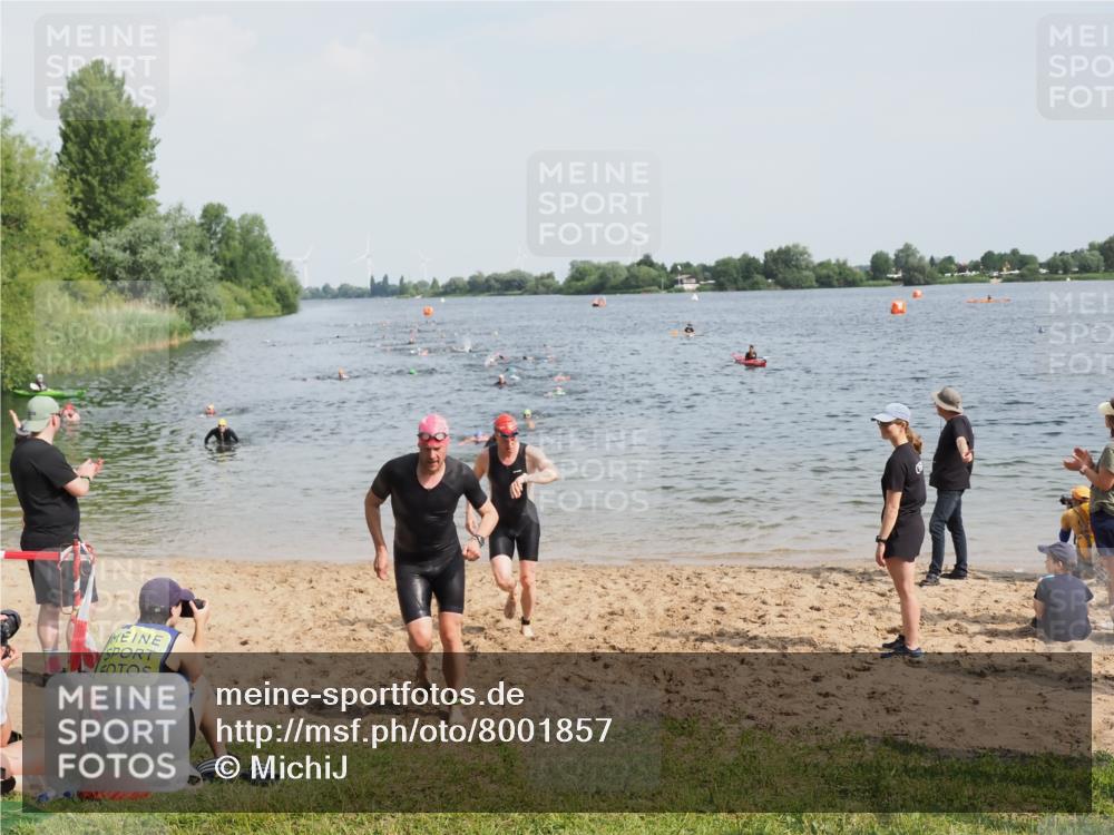 21.06.2025 - 27. Vierlanden-Triathlon MichiJ http://msf.ph/oto/8001857 15.06.2026 10:04:52 Schwimmen 389, 400 meine-sportfotos.de