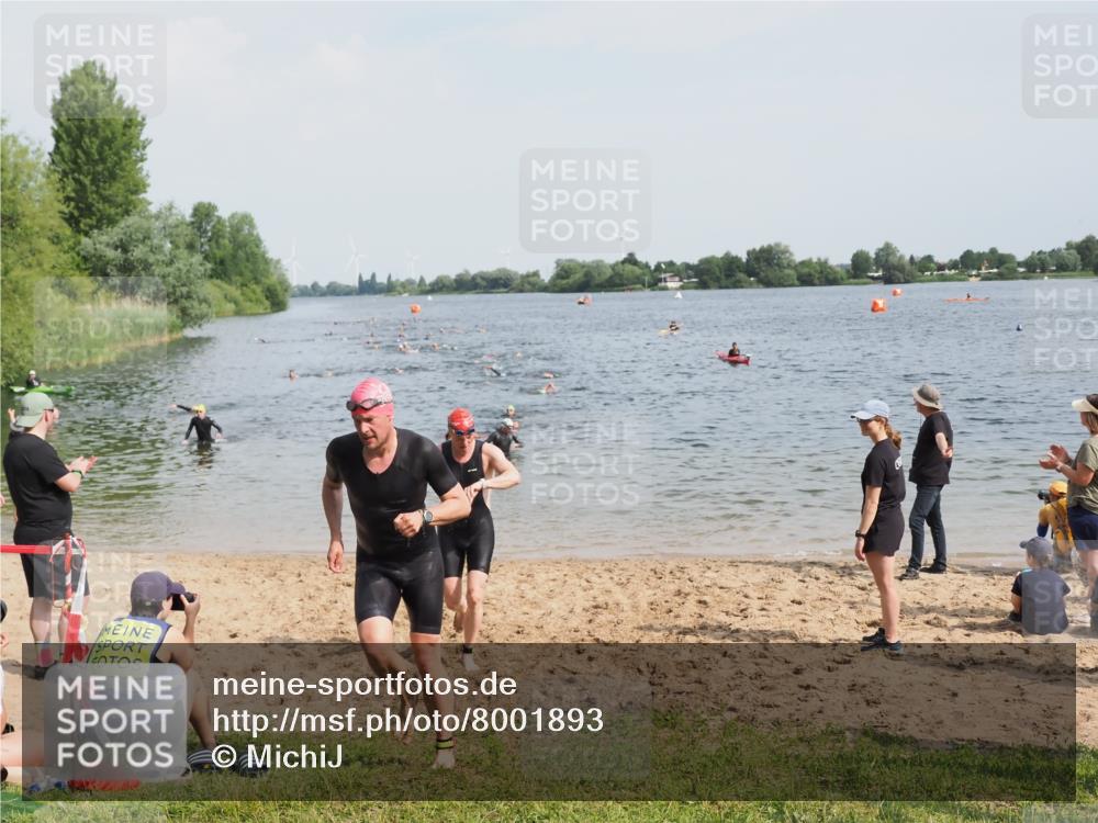 21.06.2025 - 27. Vierlanden-Triathlon MichiJ http://msf.ph/oto/8001893 15.06.2026 10:04:53 Schwimmen 389, 400 meine-sportfotos.de