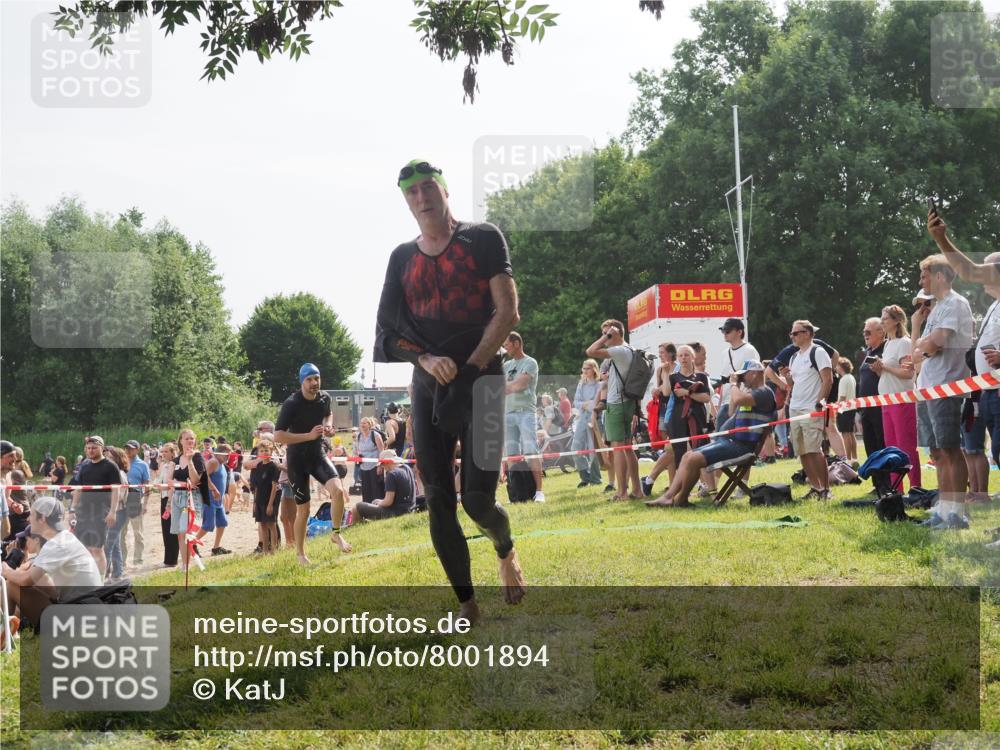 15.06.2025 - 27. Vierlanden-Triathlon KatJ http://msf.ph/oto/8001894 15.06.2025 09:57:53 Schwimmen 291, 330, 347, 827 meine-sportfotos.de