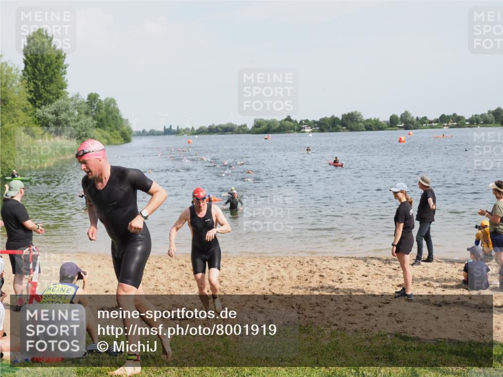 21.06.2025 - 27. Vierlanden-Triathlon MichiJ http://msf.ph/oto/8001919 15.06.2026 10:04:53 Schwimmen 389, 400 meine-sportfotos.de