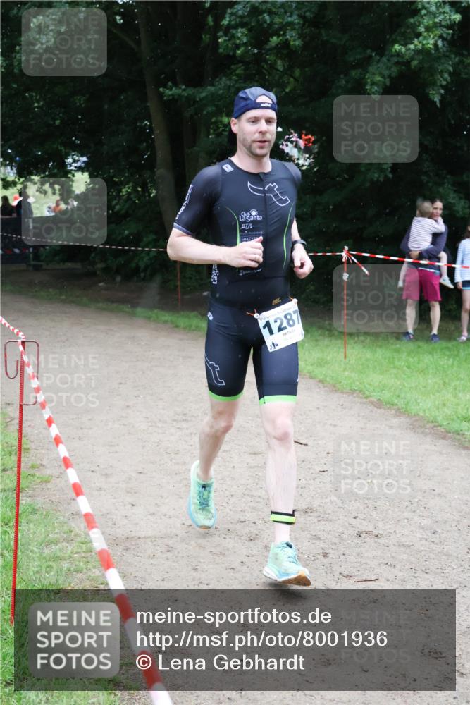 21.06.2025 - 27. Vierlanden-Triathlon Lena Gebhardt http://msf.ph/oto/8001936 15.06.2025 14:07:15 Laufen 1287 meine-sportfotos.de