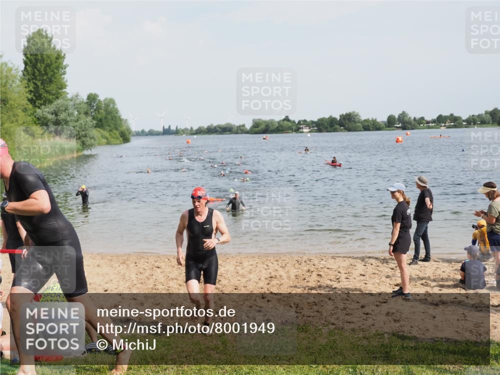 21.06.2025 - 27. Vierlanden-Triathlon MichiJ http://msf.ph/oto/8001949 15.06.2026 10:04:54 Schwimmen 389, 400 meine-sportfotos.de