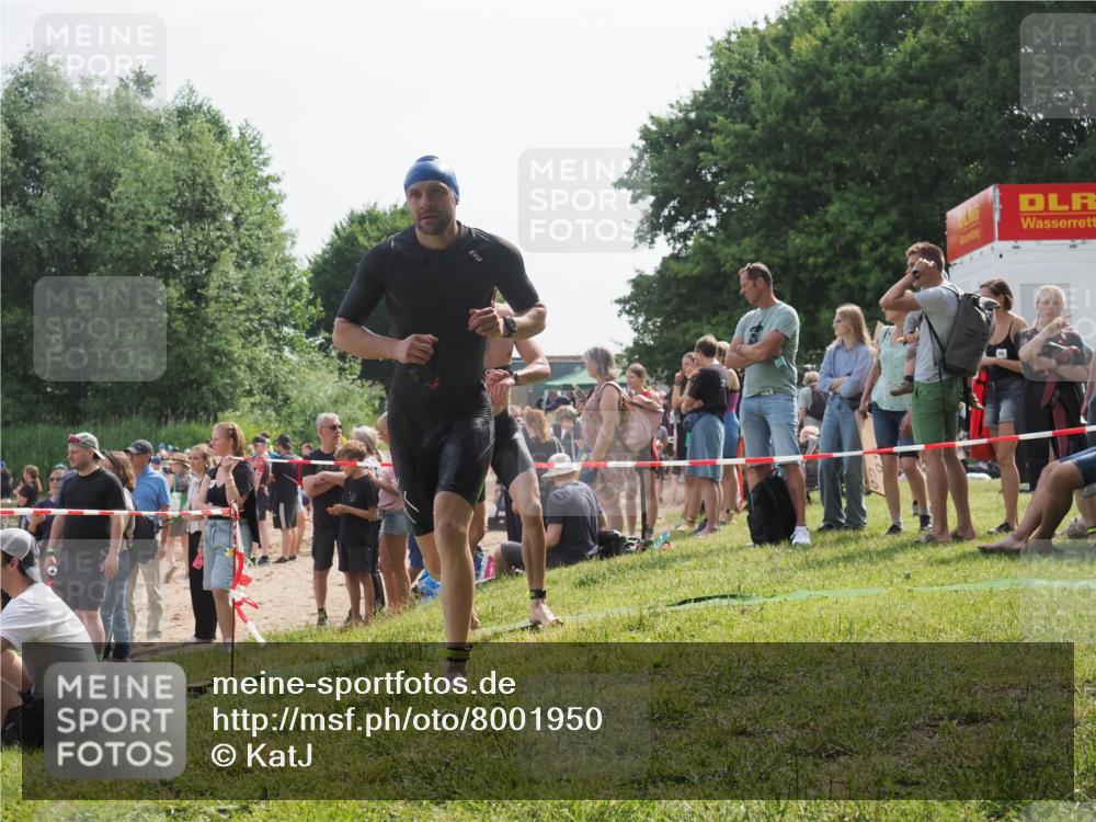 15.06.2025 - 27. Vierlanden-Triathlon KatJ http://msf.ph/oto/8001950 15.06.2025 09:57:55 Schwimmen 291, 330, 347, 827 meine-sportfotos.de