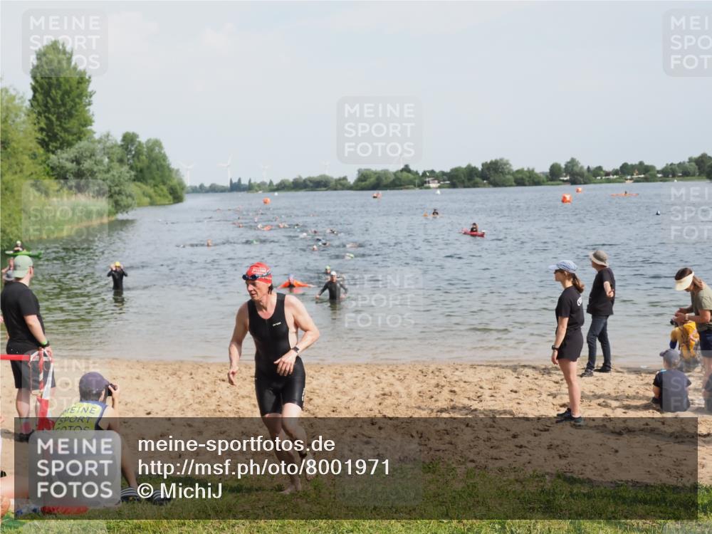 21.06.2025 - 27. Vierlanden-Triathlon MichiJ http://msf.ph/oto/8001971 15.06.2026 10:04:54 Schwimmen 389, 400 meine-sportfotos.de