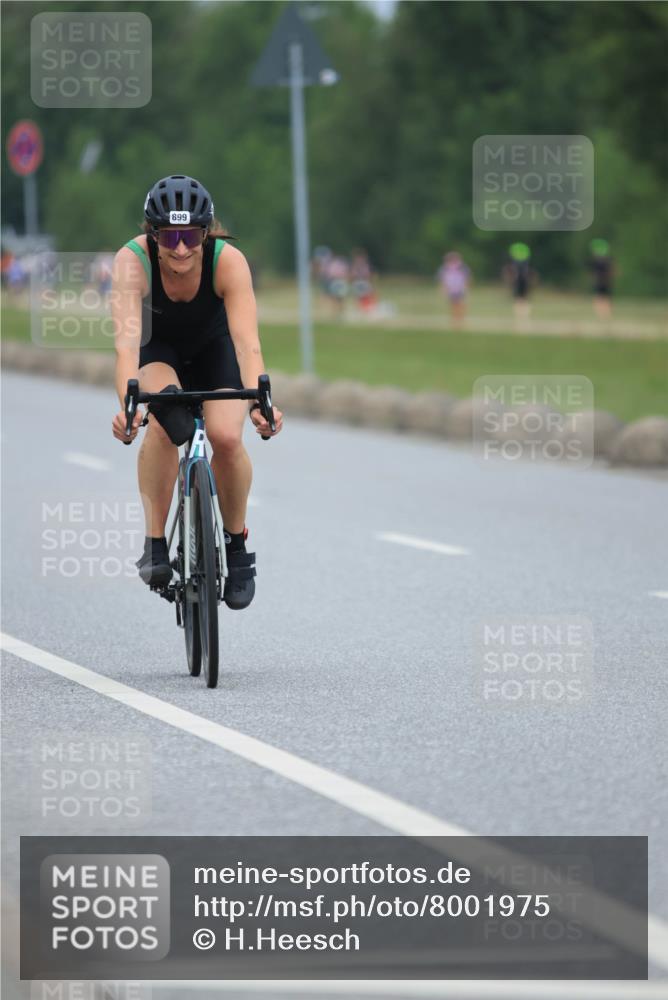 21.06.2025 - 27. Vierlanden-Triathlon H.Heesch http://msf.ph/oto/8001975 15.06.2025 12:39:52 Radfahren 899, 909 meine-sportfotos.de