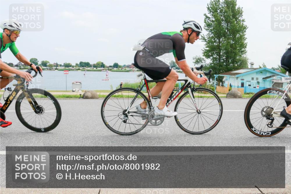 21.06.2025 - 27. Vierlanden-Triathlon H.Heesch http://msf.ph/oto/8001982 15.06.2025 12:38:50 Radfahren 792, 1039, 1040, 1042, 1043, 1044, 1045, 1046, 1047, 1048 meine-sportfotos.de