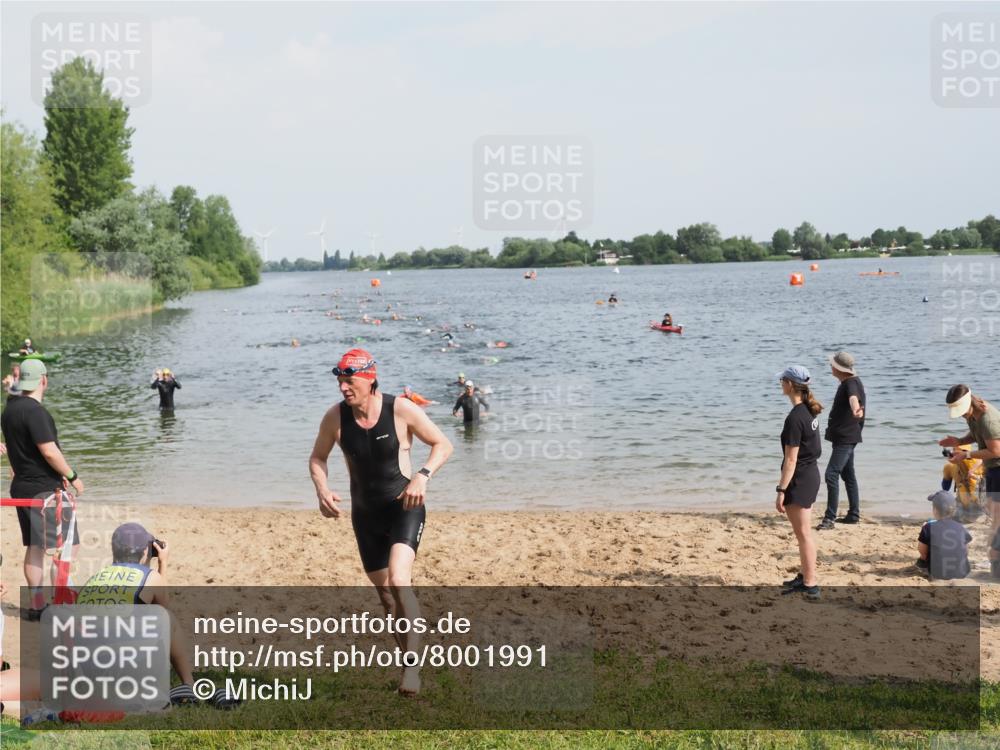 21.06.2025 - 27. Vierlanden-Triathlon MichiJ http://msf.ph/oto/8001991 15.06.2026 10:04:54 Schwimmen 389, 400 meine-sportfotos.de