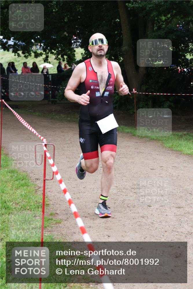 21.06.2025 - 27. Vierlanden-Triathlon Lena Gebhardt http://msf.ph/oto/8001992 15.06.2025 14:07:20 Laufen  meine-sportfotos.de