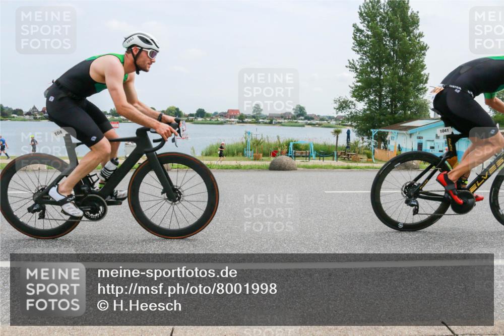 21.06.2025 - 27. Vierlanden-Triathlon H.Heesch http://msf.ph/oto/8001998 15.06.2025 12:38:51 Radfahren 792, 1039, 1040, 1042, 1043, 1044, 1045, 1046, 1047, 1048 meine-sportfotos.de