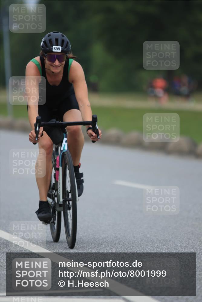 21.06.2025 - 27. Vierlanden-Triathlon H.Heesch http://msf.ph/oto/8001999 15.06.2025 12:39:53 Radfahren 899, 909 meine-sportfotos.de