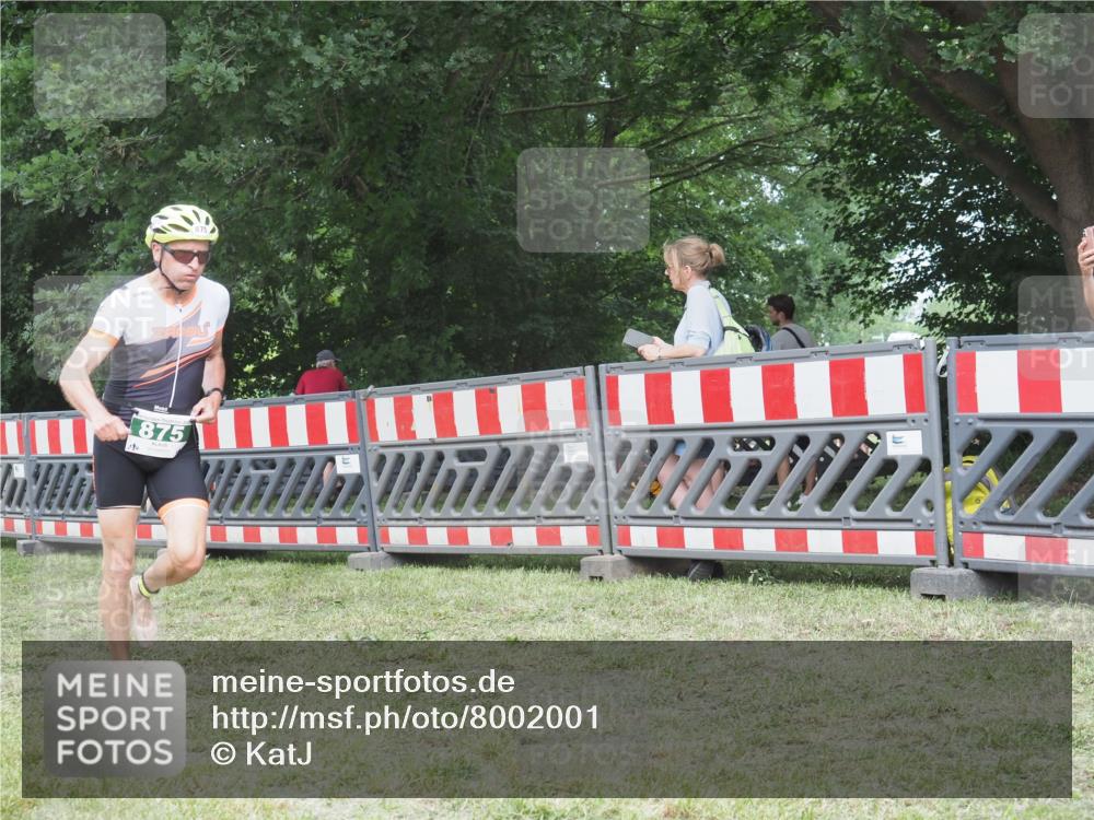 21.06.2025 - 27. Vierlanden-Triathlon KatJ http://msf.ph/oto/8002001 15.06.2025 12:55:57 Ziel 6, 730, 875, 1002 meine-sportfotos.de