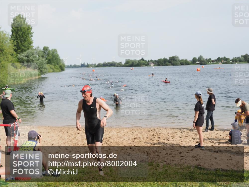 21.06.2025 - 27. Vierlanden-Triathlon MichiJ http://msf.ph/oto/8002004 15.06.2026 10:04:54 Schwimmen 389, 400 meine-sportfotos.de