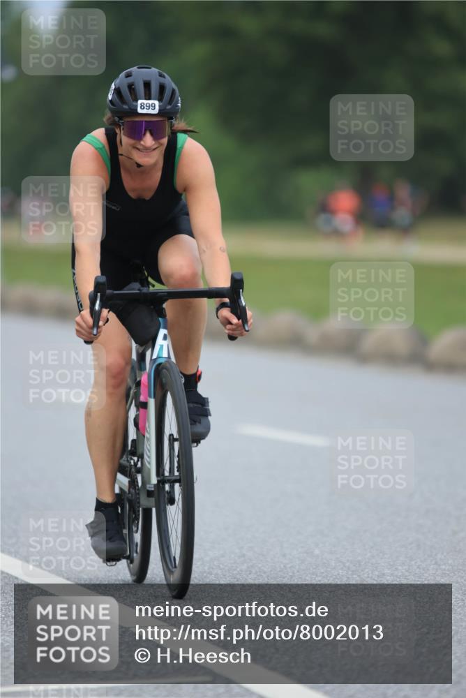 21.06.2025 - 27. Vierlanden-Triathlon H.Heesch http://msf.ph/oto/8002013 15.06.2025 12:39:53 Radfahren 899, 909 meine-sportfotos.de