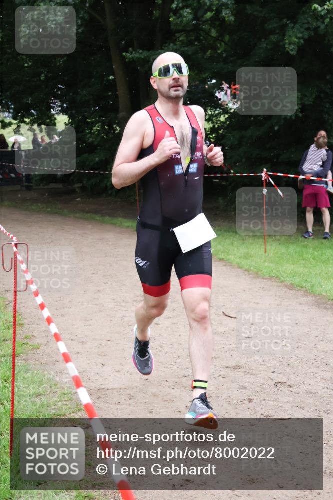 21.06.2025 - 27. Vierlanden-Triathlon Lena Gebhardt http://msf.ph/oto/8002022 15.06.2025 14:07:21 Laufen  meine-sportfotos.de