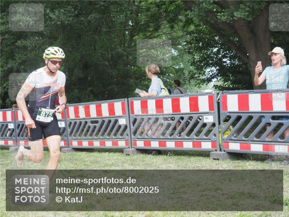 21.06.2025 - 27. Vierlanden-Triathlon KatJ http://msf.ph/oto/8002025 15.06.2025 12:55:57 Ziel 6, 730, 875, 1002 meine-sportfotos.de