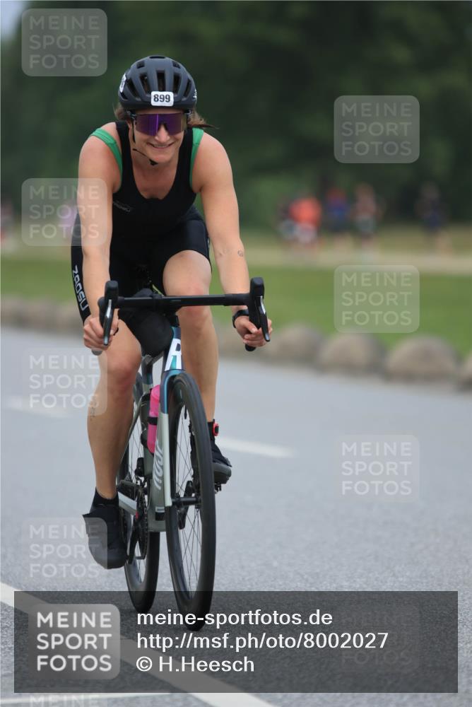 21.06.2025 - 27. Vierlanden-Triathlon H.Heesch http://msf.ph/oto/8002027 15.06.2025 12:39:53 Radfahren 899, 909 meine-sportfotos.de