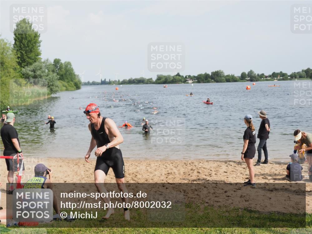 21.06.2025 - 27. Vierlanden-Triathlon MichiJ http://msf.ph/oto/8002032 15.06.2026 10:04:55 Schwimmen 389, 400 meine-sportfotos.de