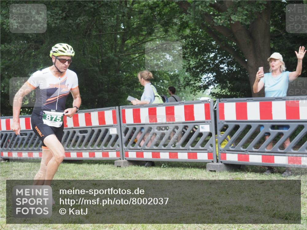 21.06.2025 - 27. Vierlanden-Triathlon KatJ http://msf.ph/oto/8002037 15.06.2025 12:55:57 Ziel 6, 730, 875, 1002 meine-sportfotos.de
