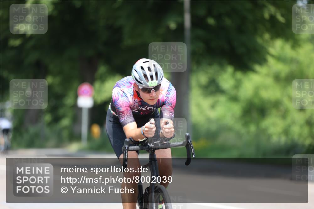 15.06.2025 - 7 Türme Triathlon Yannick Fuchs http://msf.ph/oto/8002039 15.06.2025 12:29:24 Radfahren 355, 441 meine-sportfotos.de