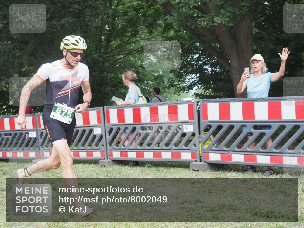 21.06.2025 - 27. Vierlanden-Triathlon KatJ http://msf.ph/oto/8002049 15.06.2025 12:55:57 Ziel 6, 730, 875, 1002 meine-sportfotos.de