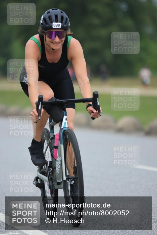 21.06.2025 - 27. Vierlanden-Triathlon H.Heesch http://msf.ph/oto/8002052 15.06.2025 12:39:54 Radfahren 899 meine-sportfotos.de
