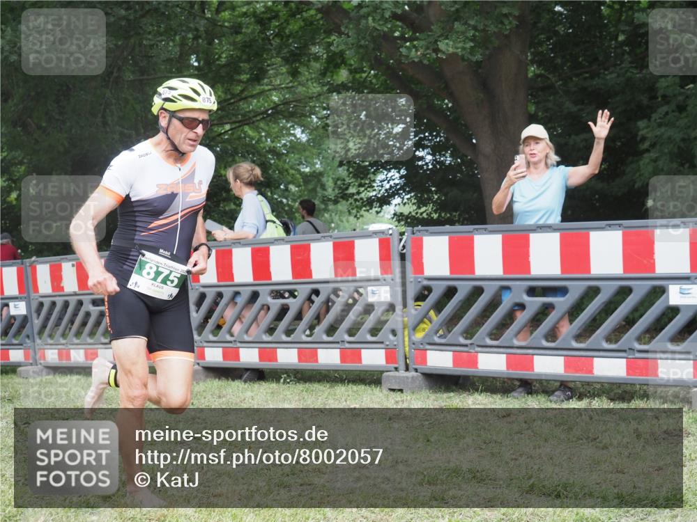 21.06.2025 - 27. Vierlanden-Triathlon KatJ http://msf.ph/oto/8002057 15.06.2025 12:55:58 Ziel 6, 730, 875, 1002 meine-sportfotos.de
