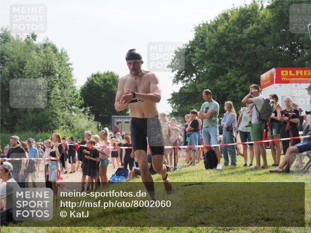 15.06.2025 - 27. Vierlanden-Triathlon KatJ http://msf.ph/oto/8002060 15.06.2025 09:57:56 Schwimmen 291, 330, 347, 827 meine-sportfotos.de