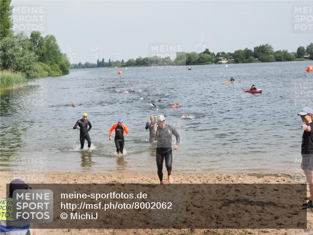 21.06.2025 - 27. Vierlanden-Triathlon MichiJ http://msf.ph/oto/8002062 15.06.2026 10:05:03 Schwimmen 412 meine-sportfotos.de