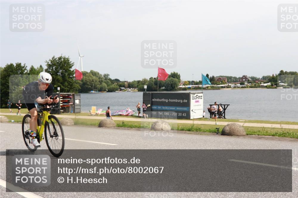 21.06.2025 - 27. Vierlanden-Triathlon H.Heesch http://msf.ph/oto/8002067 15.06.2025 11:46:46 Radfahren 222, 678 meine-sportfotos.de