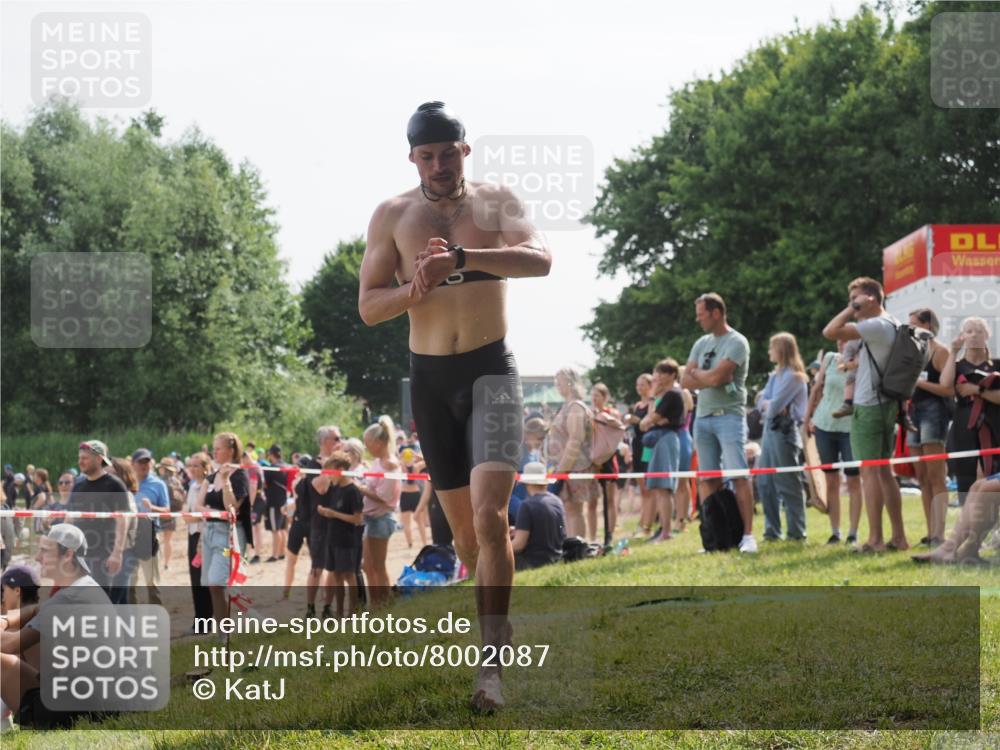 15.06.2025 - 27. Vierlanden-Triathlon KatJ http://msf.ph/oto/8002087 15.06.2025 09:57:56 Schwimmen 291, 330, 347, 827 meine-sportfotos.de