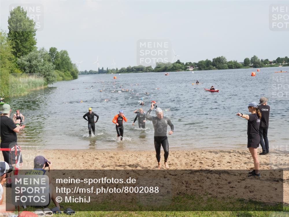 21.06.2025 - 27. Vierlanden-Triathlon MichiJ http://msf.ph/oto/8002088 15.06.2026 10:05:04 Schwimmen 412, 422 meine-sportfotos.de