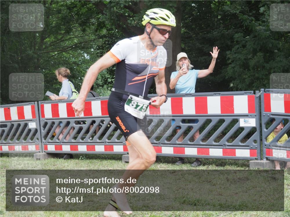 21.06.2025 - 27. Vierlanden-Triathlon KatJ http://msf.ph/oto/8002098 15.06.2025 12:55:58 Ziel 6, 730, 875, 1002 meine-sportfotos.de