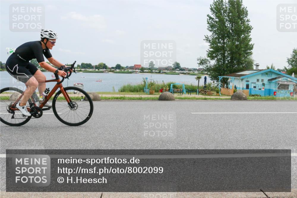 21.06.2025 - 27. Vierlanden-Triathlon H.Heesch http://msf.ph/oto/8002099 15.06.2025 12:39:18 Radfahren 945 meine-sportfotos.de