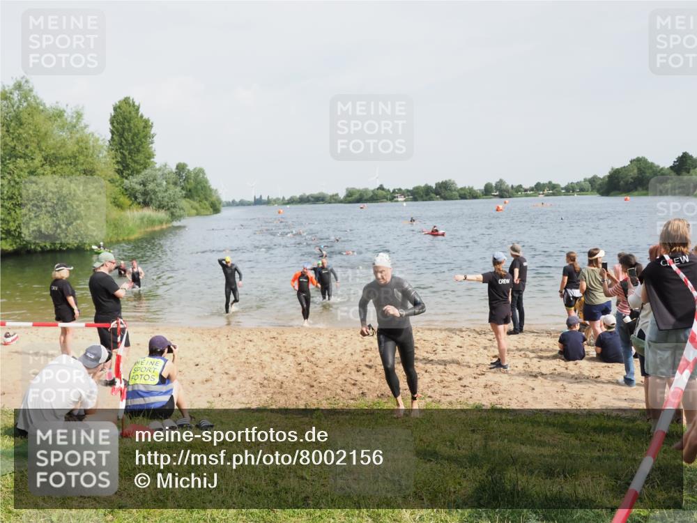 21.06.2025 - 27. Vierlanden-Triathlon MichiJ http://msf.ph/oto/8002156 15.06.2026 10:05:06 Schwimmen 364, 382, 412, 422 meine-sportfotos.de